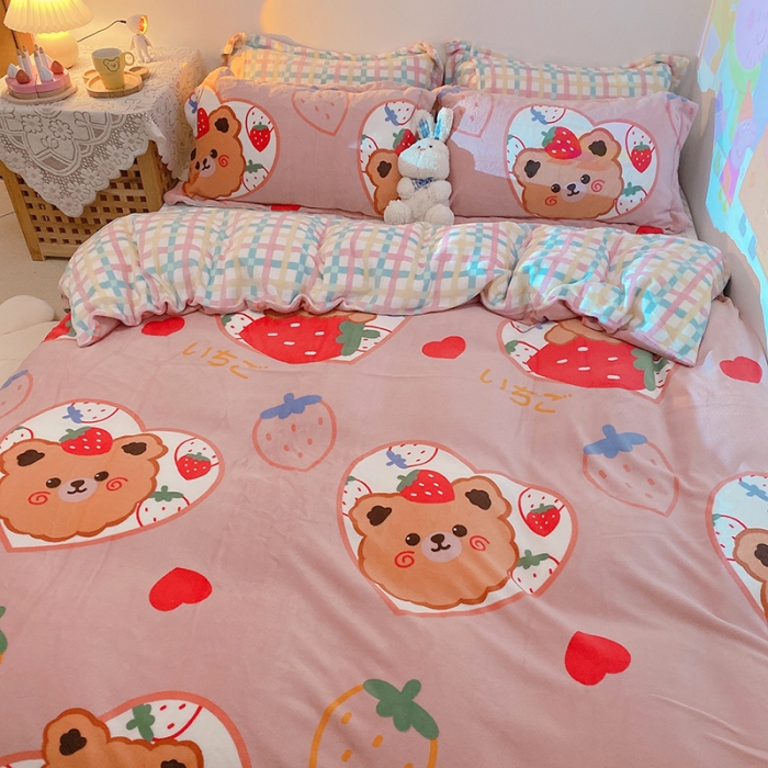 91家纺网 家纺一手货源 找家纺 沐棉家纺2021新款卡通牛奶绒四件套 草莓熊