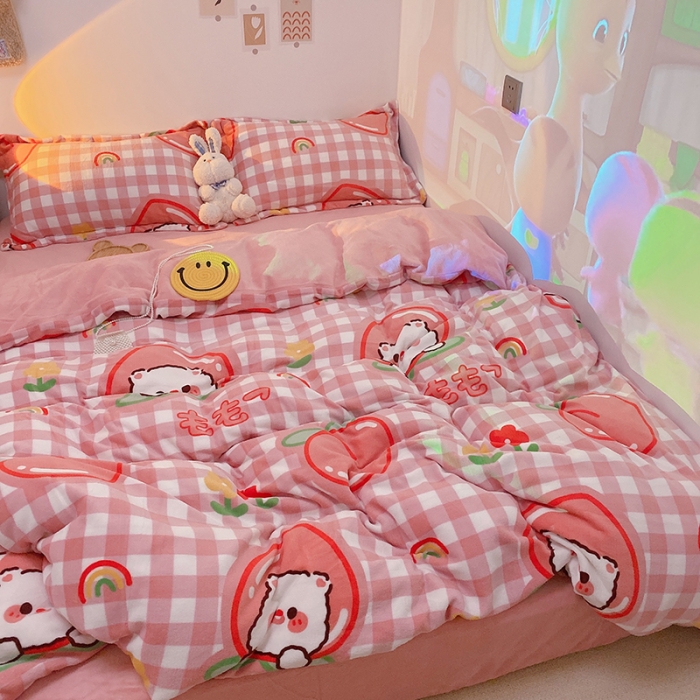 91家纺网 家纺一手货源 找家纺 沐棉家纺2021新款卡通牛奶绒四件套 蜜桃熊