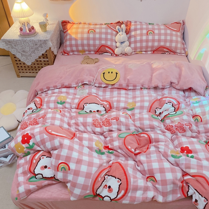 91家纺网 家纺一手货源 找家纺 沐棉家纺2021新款卡通牛奶绒四件套 蜜桃熊