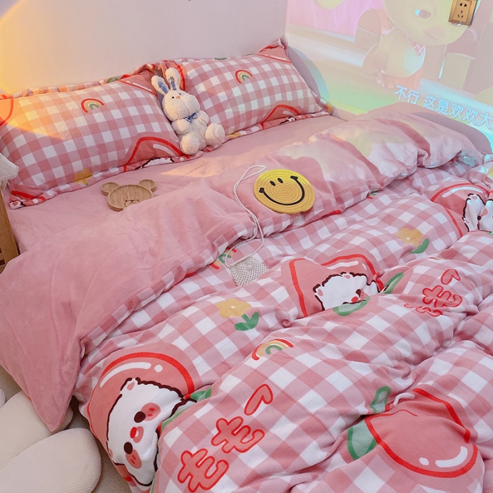 91家纺网 家纺一手货源 找家纺 沐棉家纺2021新款卡通牛奶绒四件套 蜜桃熊
