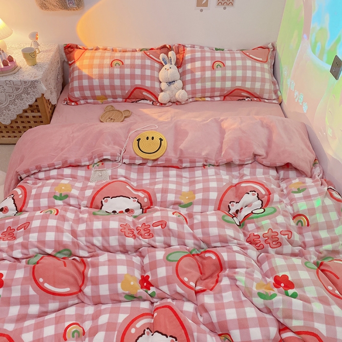 91家纺网 家纺一手货源 找家纺 沐棉家纺2021新款卡通牛奶绒四件套 蜜桃熊