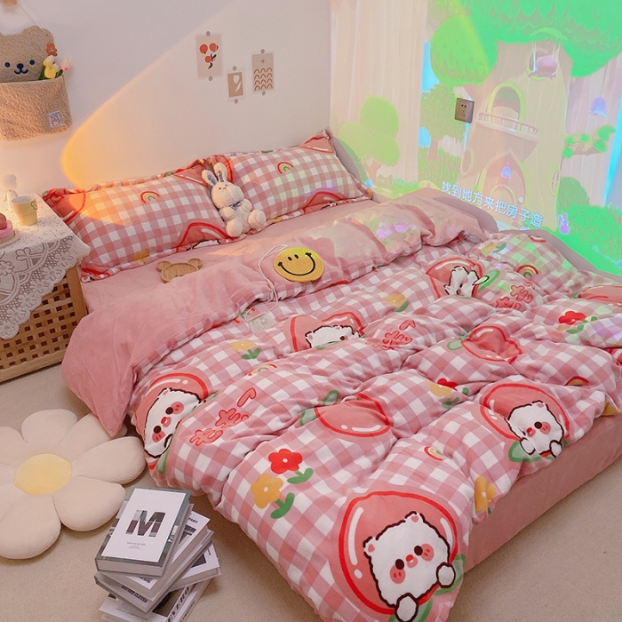 91家纺网 家纺一手货源 找家纺 沐棉家纺2021新款卡通牛奶绒四件套 蜜桃熊