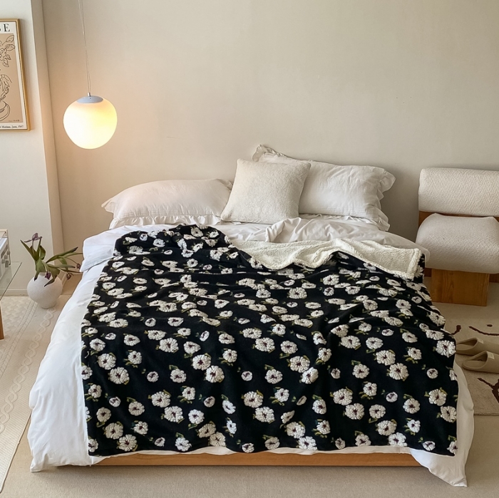 91家纺网 家纺一手货源 找家纺 萝莉 2021新款立体羊毛绒双层毯 黑色雏菊