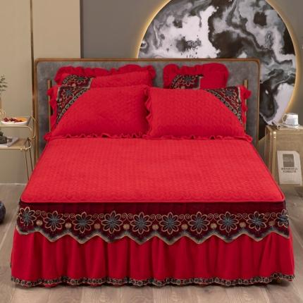 木兰花 220克保暖加厚牛奶绒蕾丝刺绣夹棉床裙款四件套中国红