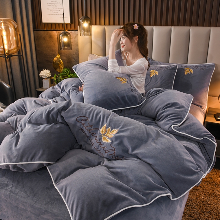 91家纺网 家纺一手货源 找家纺 迷仙巢 2021新款牛奶绒系列四件套枫叶 枫叶-高级灰