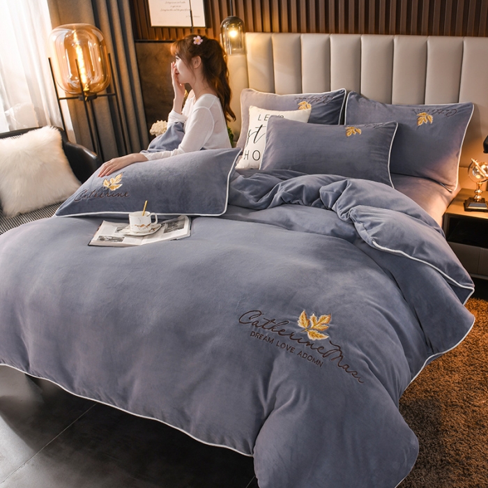 91家纺网 家纺一手货源 找家纺 迷仙巢 2021新款牛奶绒系列四件套枫叶 枫叶-高级灰