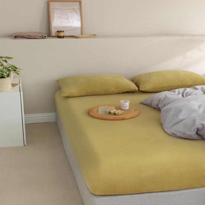 91家纺网 家纺一手货源 找家纺 法芙娜 加厚牛奶绒床笠 单层吸湿绒床笠 芥末黄