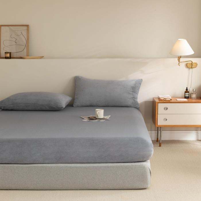 91家纺网 家纺一手货源 找家纺 法芙娜 加厚牛奶绒床笠 单层吸湿绒床笠 银川灰