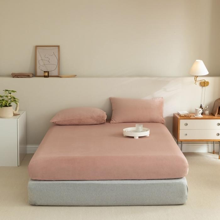 91家纺网 家纺一手货源 找家纺 法芙娜 加厚牛奶绒床笠 单层吸湿绒床笠 樱花粉