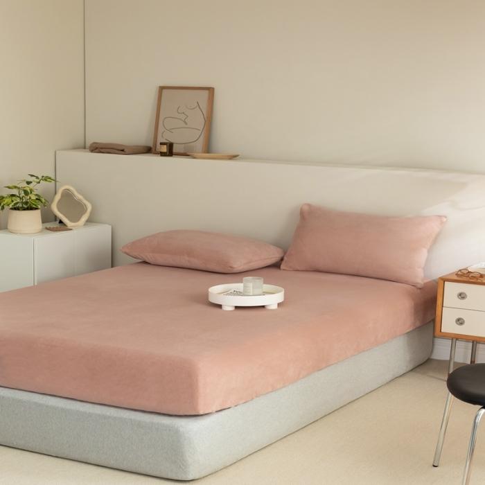 91家纺网 家纺一手货源 找家纺 法芙娜 加厚牛奶绒床笠 单层吸湿绒床笠 樱花粉