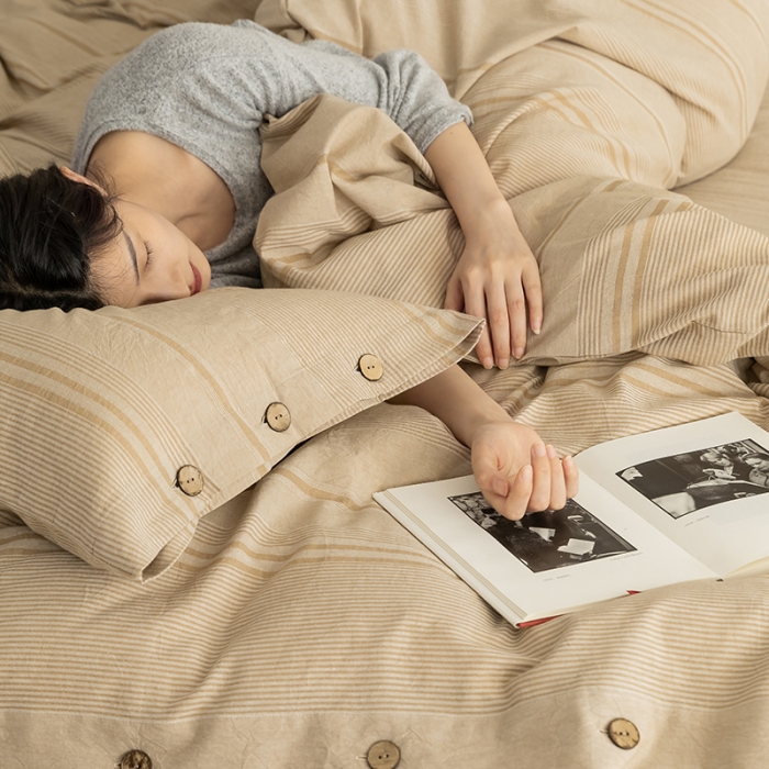 91家纺网 家纺一手货源 找家纺 华超针织 2021新款纽扣提花水洗棉四件套 卡其