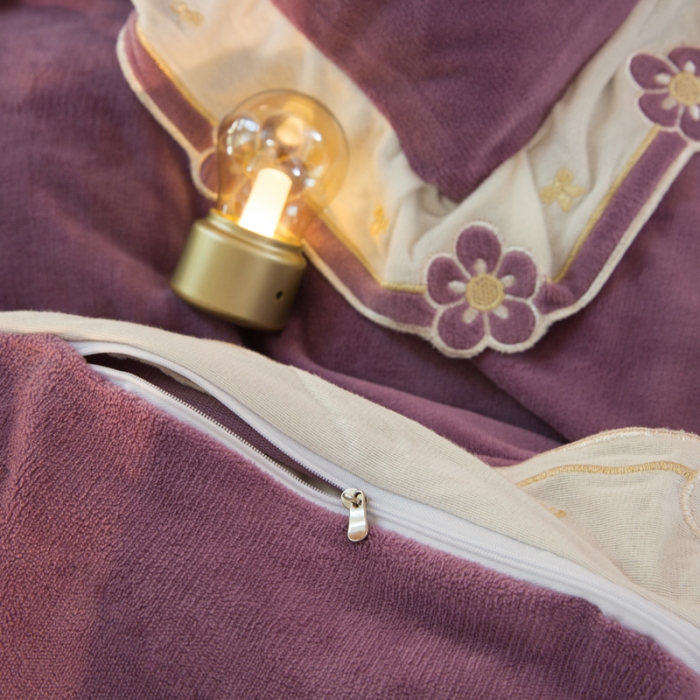 91家纺网 家纺一手货源 找家纺 安妮家居2022新款牛奶绒刺绣四件套-朵拉 豆沙