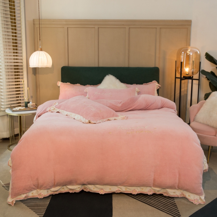 91家纺网 家纺一手货源 找家纺 安妮家居2022新款牛奶绒刺绣四件套-朵拉 粉色