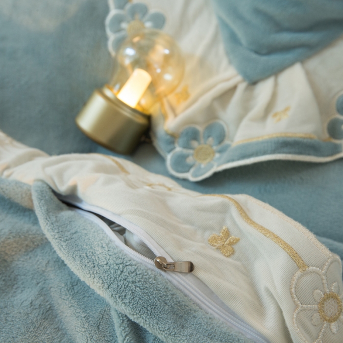 91家纺网 家纺一手货源 找家纺 安妮家居2022新款牛奶绒刺绣四件套-朵拉 橄榄绿