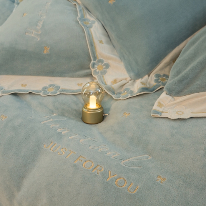 91家纺网 家纺一手货源 找家纺 安妮家居2022新款牛奶绒刺绣四件套-朵拉 橄榄绿