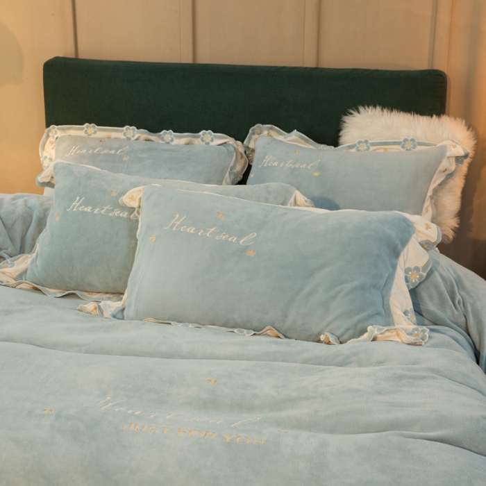 91家纺网 家纺一手货源 找家纺 安妮家居2022新款牛奶绒刺绣四件套-朵拉 橄榄绿