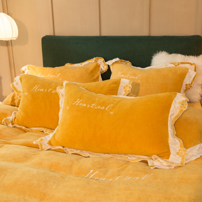 91家纺网 家纺一手货源 找家纺 安妮家居2022新款牛奶绒刺绣四件套-朵拉 萌黄