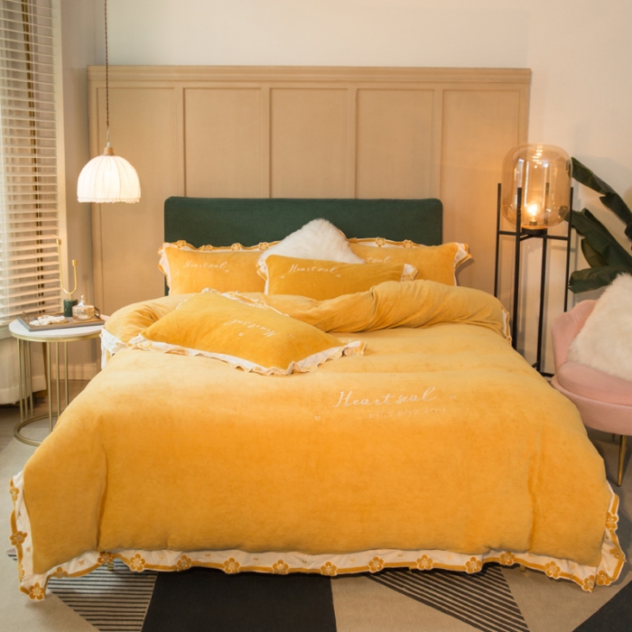 91家纺网 家纺一手货源 找家纺 安妮家居2022新款牛奶绒刺绣四件套-朵拉 萌黄