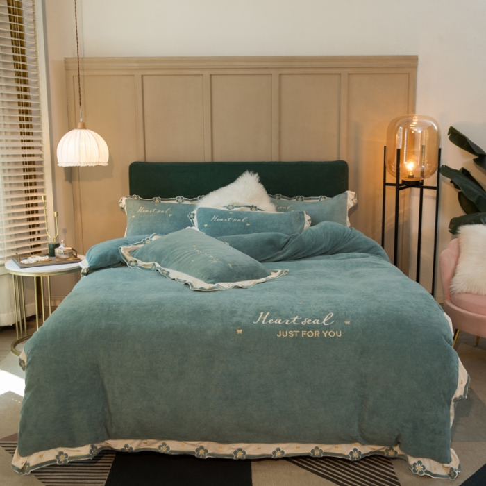 91家纺网 家纺一手货源 找家纺 安妮家居2022新款牛奶绒刺绣四件套-朵拉 慕蓝