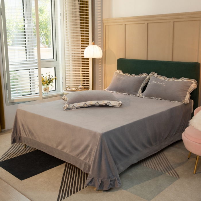 91家纺网 家纺一手货源 找家纺 安妮家居2022新款牛奶绒刺绣四件套-朵拉 烟灰色