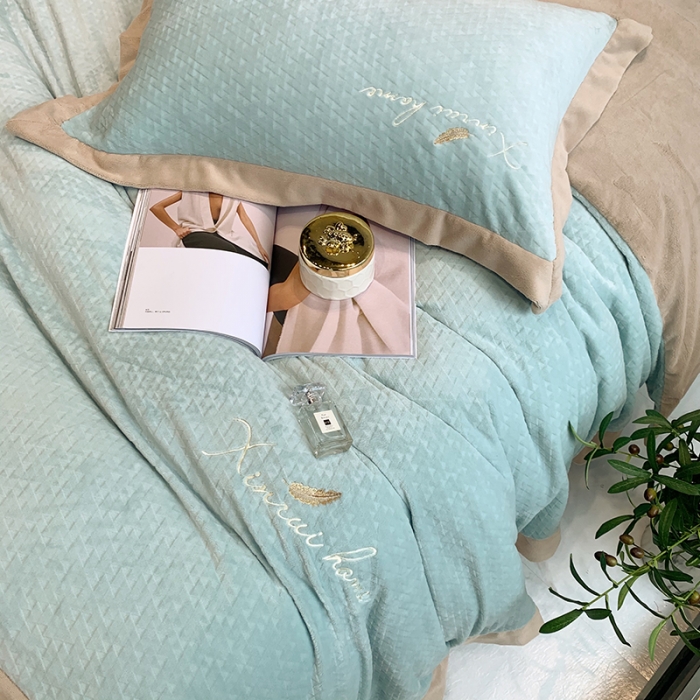 91家纺网 家纺一手货源 找家纺 馨蕊2021秋冬新品轻奢煦暖绒奥斯汀系列实拍图 奥斯汀 水绿