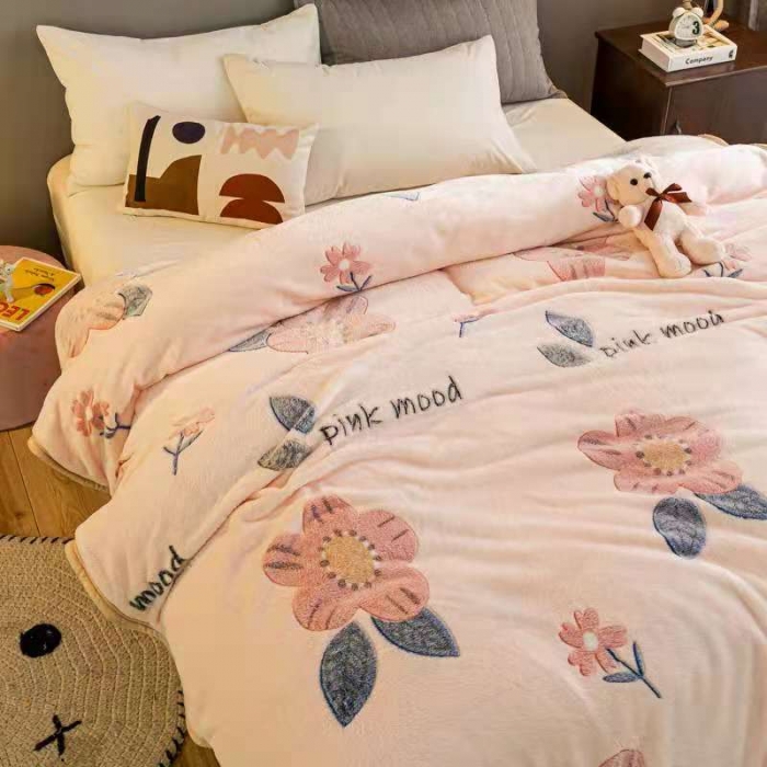 91家纺网 家纺一手货源 找家纺 好艺佳2025新款240克雪花绒毯法莱绒毯床单加厚毛毯花香粉