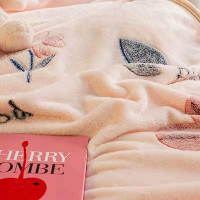 91家纺网 家纺一手货源 找家纺 好艺佳2025新款240克雪花绒毯法莱绒毯床单加厚毛毯花香粉