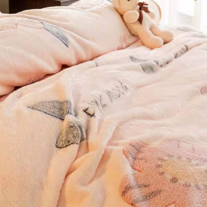 91家纺网 家纺一手货源 找家纺 好艺佳2025新款240克雪花绒毯法莱绒毯床单加厚毛毯花香粉