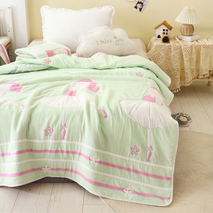 91家纺网 家纺一手货源 找家纺 朴尔 2020年新款全棉十层纱布加厚儿童盖被毛巾被 爱跳舞的姑娘绿