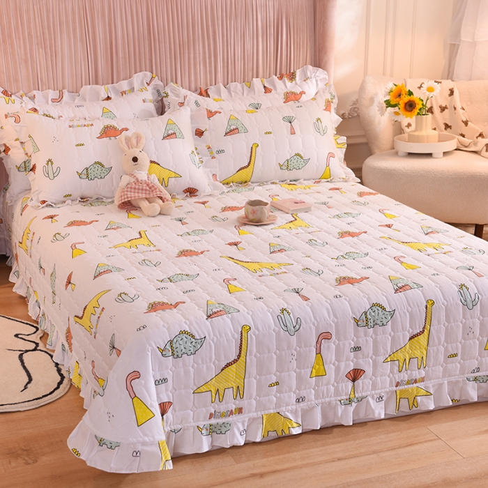 91家纺网 家纺一手货源 找家纺 甜之梦家纺 2025新款全棉夹棉防滑抗菌花边款床盖侏罗纪