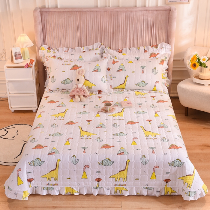 91家纺网 家纺一手货源 找家纺 甜之梦家纺 2025新款全棉夹棉防滑抗菌花边款床盖侏罗纪