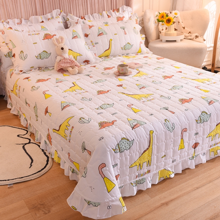 91家纺网 家纺一手货源 找家纺 甜之梦家纺 2025新款全棉夹棉防滑抗菌花边款床盖侏罗纪