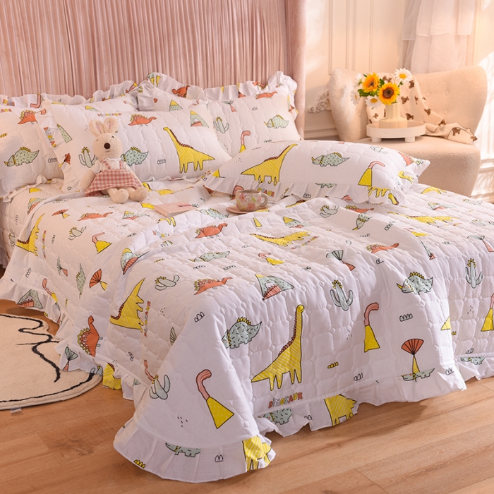 91家纺网 家纺一手货源 找家纺 甜之梦家纺 2025新款全棉夹棉防滑抗菌花边款床盖侏罗纪