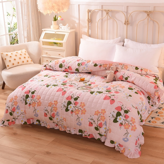 91家纺网 家纺一手货源 找家纺 甜之梦 2025新款全棉印花夹棉抗菌被套 莓之语