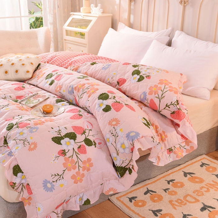 91家纺网 家纺一手货源 找家纺 甜之梦 2025新款全棉印花夹棉抗菌被套 莓之语