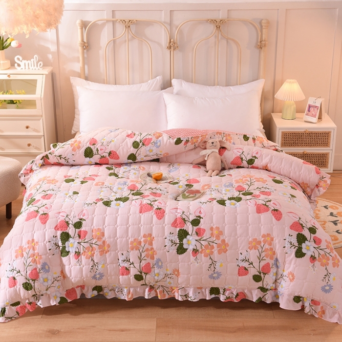 91家纺网 家纺一手货源 找家纺 甜之梦 2025新款全棉印花夹棉抗菌被套 莓之语