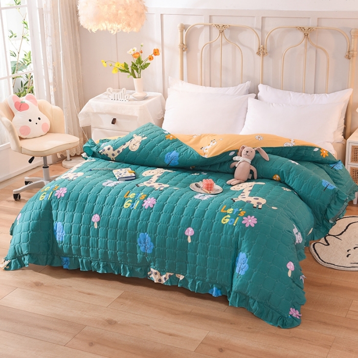 91家纺网 家纺一手货源 找家纺 甜之梦 2025新款全棉印花夹棉抗菌被套 小鹿精灵绿