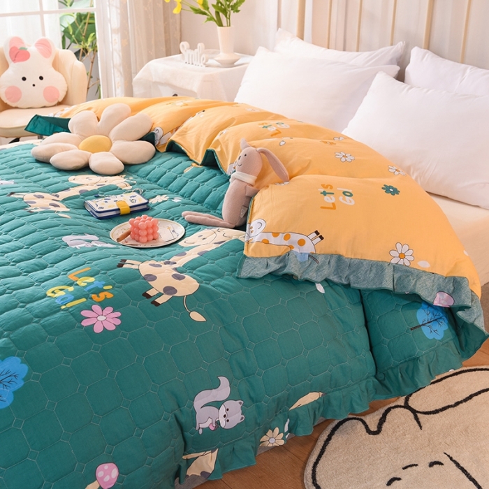 91家纺网 家纺一手货源 找家纺 甜之梦 2025新款全棉印花夹棉抗菌被套 小鹿精灵绿