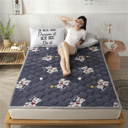 91家纺网 家纺一手货源 找家纺 东宇床垫 2022新款加厚微芙绒床垫 萌熊出没