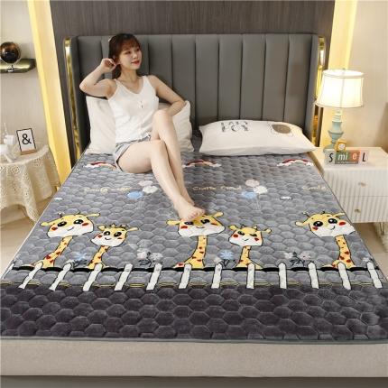 91家纺网 家纺一手货源 找家纺 东宇床垫 2022新款牛奶绒薄款床垫 可爱长颈鹿
