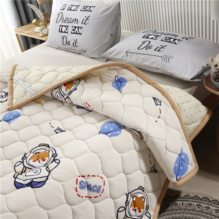 91家纺网 家纺一手货源 找家纺 东宇床垫 2022新款加厚微芙绒床垫 太空熊