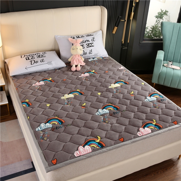 91家纺网 家纺一手货源 找家纺 东宇床垫 2022新款加厚微芙绒床垫 幸运彩虹