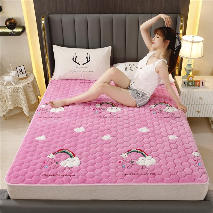 91家纺网 家纺一手货源 找家纺 东宇床垫 2022新款牛奶绒薄款床垫 小彩虹