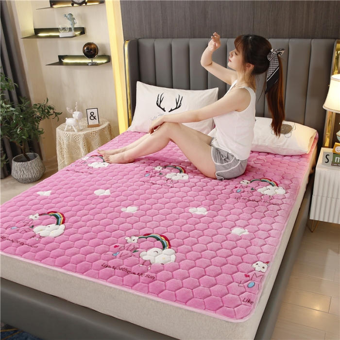 91家纺网 家纺一手货源 找家纺 东宇床垫 2022新款牛奶绒薄款床垫 小彩虹