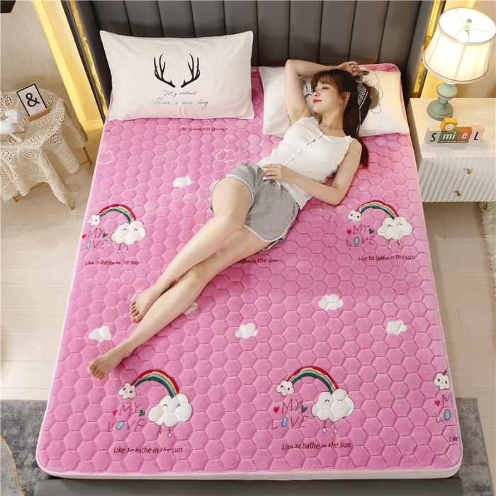 91家纺网 家纺一手货源 找家纺 东宇床垫 2022新款牛奶绒薄款床垫 小彩虹