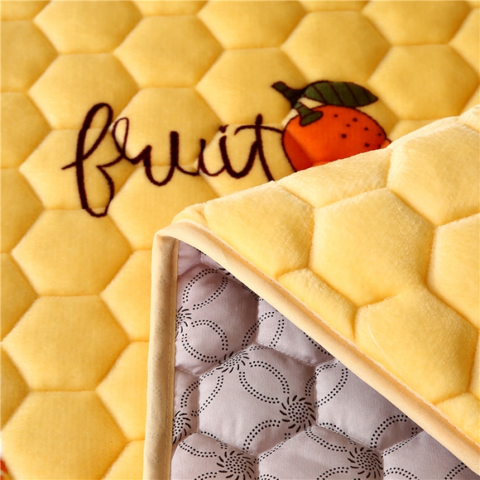 91家纺网 家纺一手货源 找家纺 东宇床垫 2022新款牛奶绒薄款床垫 小橙子