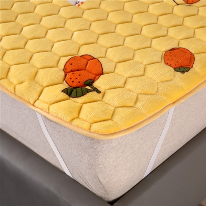 91家纺网 家纺一手货源 找家纺 东宇床垫 2022新款牛奶绒薄款床垫 小橙子