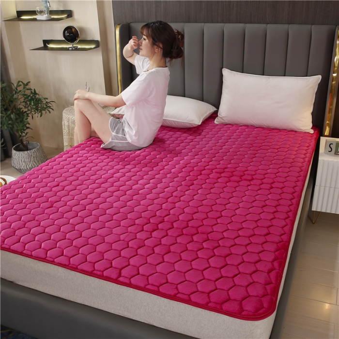 91家纺网 家纺一手货源 找家纺 东宇床垫 2022新款牛奶绒薄款床垫 胭脂红