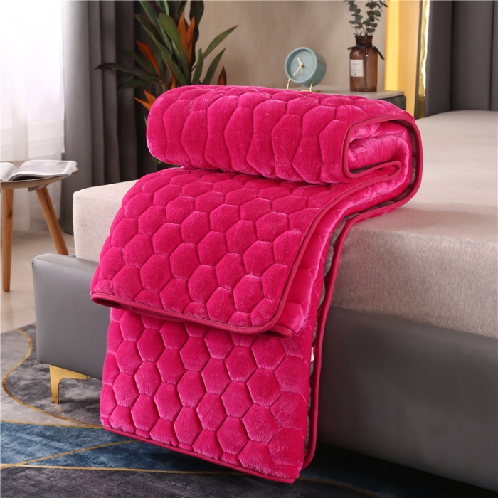 91家纺网 家纺一手货源 找家纺 东宇床垫 2022新款牛奶绒薄款床垫 胭脂红