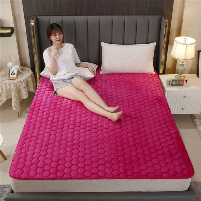 91家纺网 家纺一手货源 找家纺 东宇床垫 2022新款牛奶绒薄款床垫 胭脂红